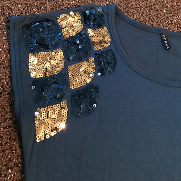 Beautiful Top - Picture 3 of 3